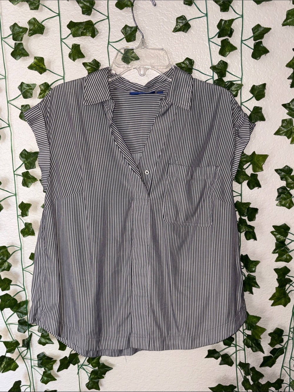Apt. 9 Grey & White Vertical Stripe Cap-Sleeve Button-Front Shirt